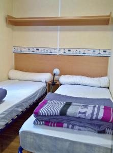 two beds sitting next to each other in a room at Mobil-home St Georges in Saint-Georges-de-Didonne
