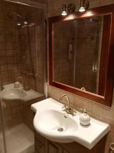 Ένα μπάνιο στο Lujoso duplex en Port del Comte