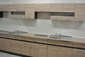 Kuchyňa alebo kuchynka v ubytovaní Apartmány Růže + 37 fotografií