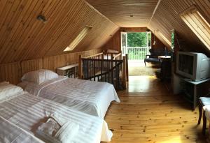 Afbeelding uit fotogalerij van River Villa, 20 min by train to Old Town, big yard in Lagedi +39 foto's