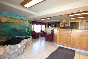 a lobby with a hot tub in a restaurant at Western Budget Motel Bonnyville in Bonnyville