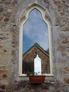 Fotografie z fotogalerie ubytování Prieure St Pierre de La Luthumiere v destinaci Brix