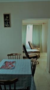 a room with a table and chairs and a room with a table and chairs at Kökörcsin Vendégház in Tornaszentandrás