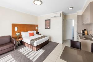 BreakFree Queanbeyan客房内的一张或多张床位