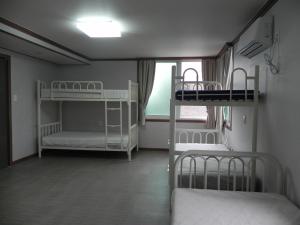 Jeonju International Hostel客房内的一张或多张床位