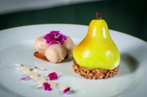 Makanan di atau berdekatan hotel