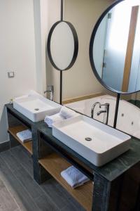 Koupelna v ubytování Thalassa Apart Hotel