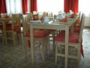 Reštaurácia alebo iné gastronomické zariadenie v ubytovaní Pension Julia