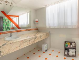 a bathroom with a sink and a mirror at Magic Tropical Splash in Cala de Finestrat