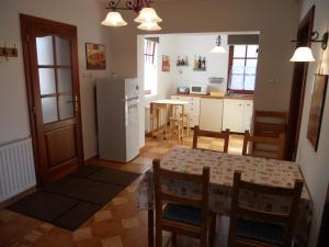 A kitchen or kitchenette at Villa Pedro