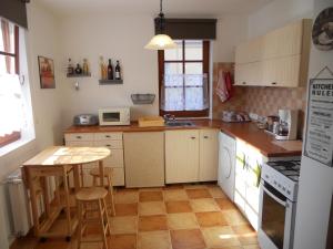 A kitchen or kitchenette at Villa Pedro