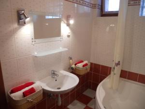 A bathroom at Villa Pedro
