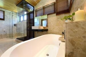 A bathroom at Spring Garden