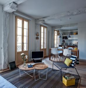 a living room with a couch and a table at El Pisito in Bilbao