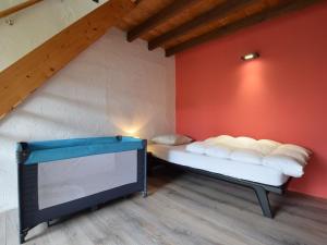 Voodi või voodid majutusasutuse Spacious Holiday Home La Roche en Ardenne with Pool toas