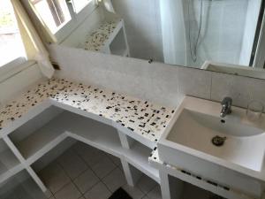 Ένα μπάνιο στο La petite maison d’à côté, au n°11