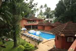 Bazén v ubytování Deshadan Cliff & Beach Resort,Varkala nebo v jeho okolí