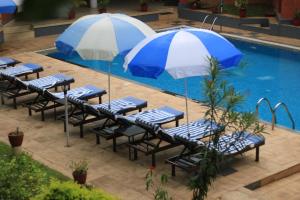 Bazén v ubytování Deshadan Cliff & Beach Resort,Varkala nebo v jeho okolí