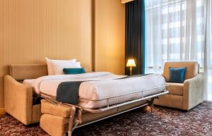 Gulta vai gultas numurā naktsmītnē Golden Tulip Doha Hotel