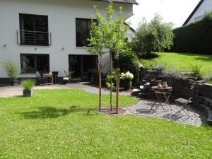a garden with a small tree in the grass at Stadt und Wald in Trier