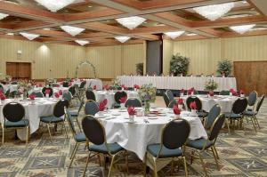 מסעדה או מקום אחר לאכול בו ב-Red Lion Hotel Boise Downtowner