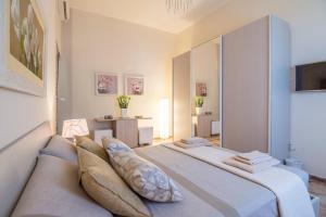 Postel nebo postele na pokoji v ubytování Villa Lazzari B&B Tra i due Mari