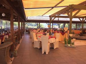 A restaurant or other place to eat at Hotel Rierhof