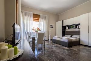 Postel nebo postele na pokoji v ubytování Villa Lazzari B&B Tra i due Mari