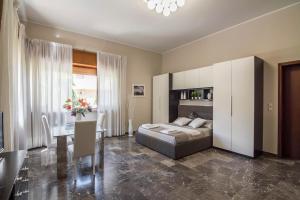 Postel nebo postele na pokoji v ubytování Villa Lazzari B&B Tra i due Mari