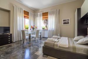 TV a/nebo společenská místnost v ubytování Villa Lazzari B&B Tra i due Mari
