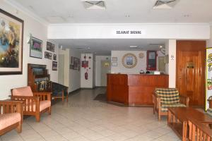 a waiting room with chairs and a reception desk at Wawa's Golf View Inn in Taiping