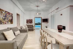 a living room with a couch and a table at Villa Evilia in Márpissa