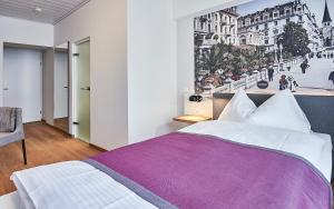 Postel nebo postele na pokoji v ubytování Hotel Central Luzern