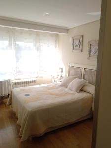 Giường trong phòng chung tại Casablanca