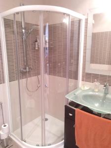 a bathroom with a shower and a sink at Casablanca in San Vicente de la Barquera