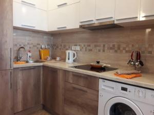 Kuchyň nebo kuchyňský kout v ubytování Apartments Lux Life