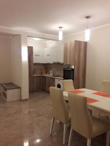 Kuchyň nebo kuchyňský kout v ubytování Apartments Lux Life
