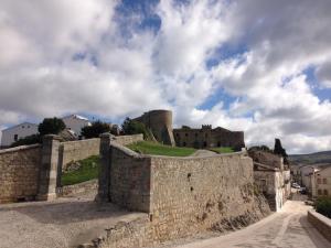 vistas al castillo desde la pared en La casetta dei racconti, en Bovino