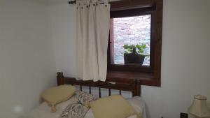 A bed or beds in a room at Pisanata House