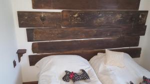 A bed or beds in a room at Pisanata House