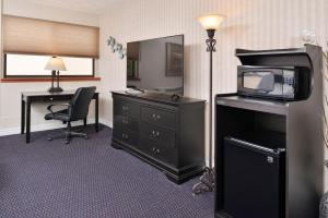 TV i/ili multimedijalni sistem u objektu Billings Hotel & Convention Center