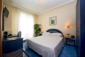 Łóżko lub łóżka w pokoju w obiekcie Hotel Pensione Reale