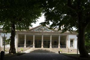 a large white building with steps at Casa do Campo AL in Caldas de São Jorge