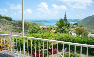 Uma vista do mar tirada da casa de hóspedes