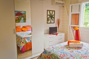 Un pat sau paturi într-o cameră la Résidence SIMONA