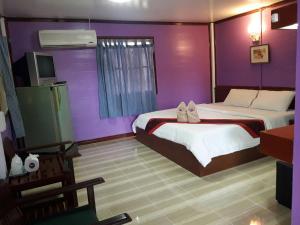 Gallery image of Haad Somboon House in Bang Saphan