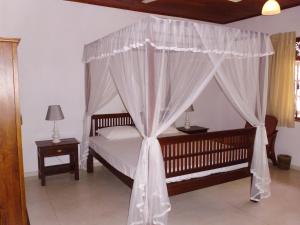En eller flere senge i et værelse på Shalome Villa