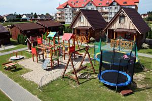 Ο χώρος παιχνιδιού για παιδιά στο Domki Letniskowe Amelia