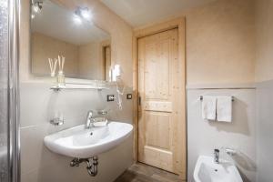 A bathroom at Pensione Vittoria