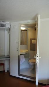 A bathroom at Premiere Classe Lyon Sud - Chasse Sur Rhône